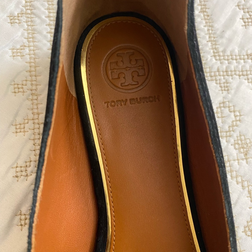 Black Tori Burch loafer!!
